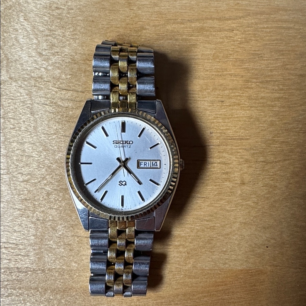 Seiko Quartz Silver and Gold Watch Needs Battery